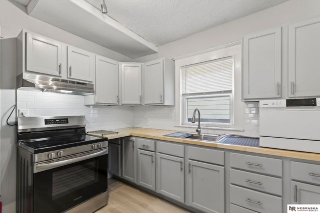 4282 Wirt Street, Omaha, NE 68111