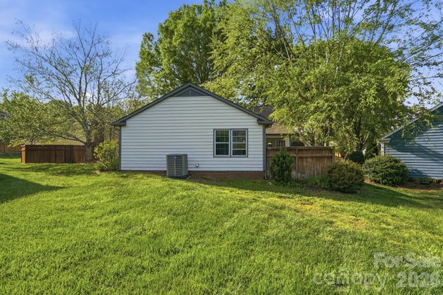 728 Clayfield Court, Charlotte, NC 28209