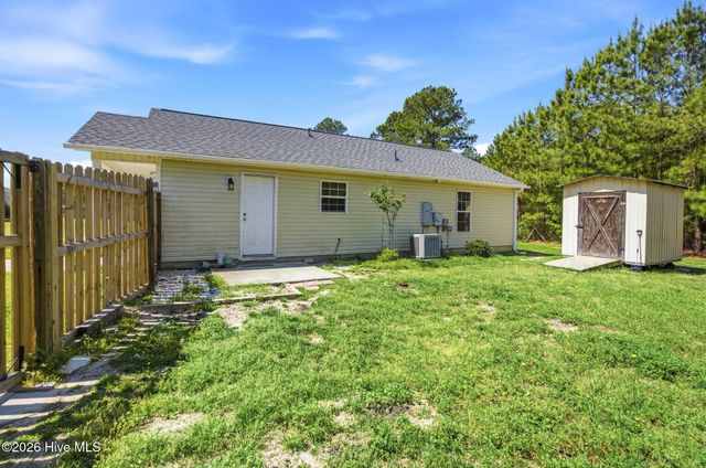 311 Snow Bell Court, Richlands, NC 28574