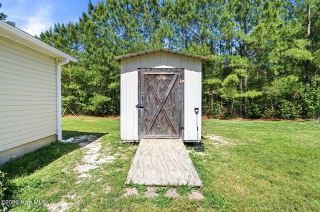 311 Snow Bell Court, Richlands, NC 28574