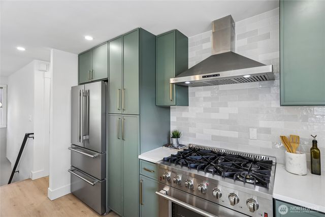 3310 9th Avenue W, Seattle, WA 98119
