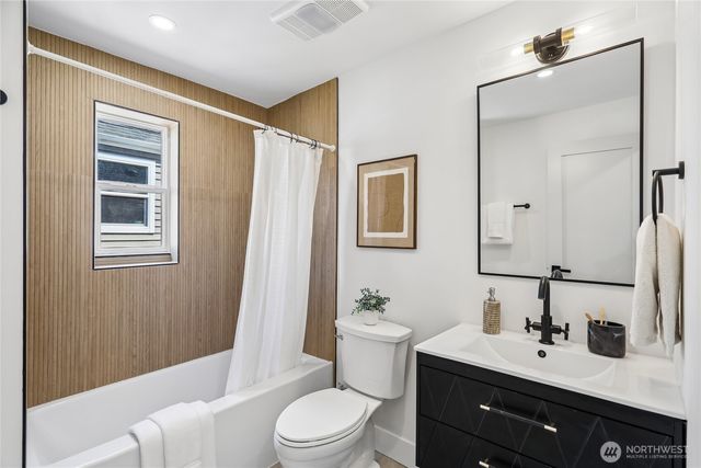 3310 9th Avenue W, Seattle, WA 98119
