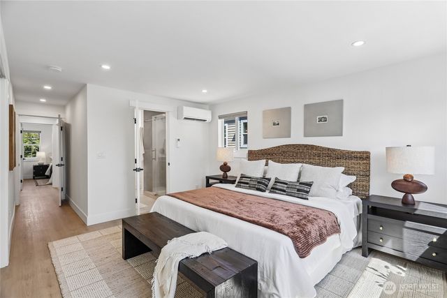 3310 9th Avenue W, Seattle, WA 98119