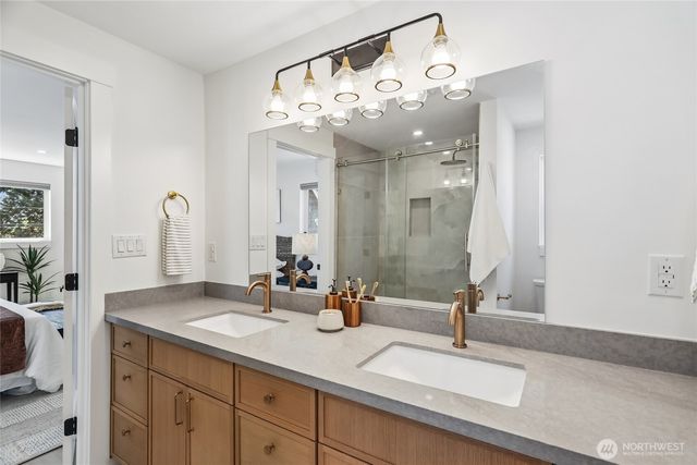 3310 9th Avenue W, Seattle, WA 98119