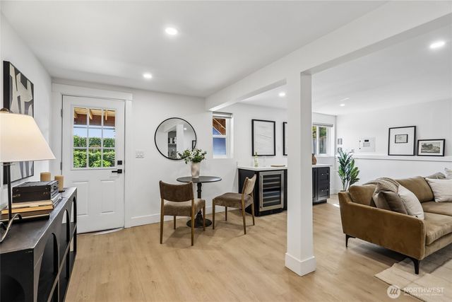 3310 9th Avenue W, Seattle, WA 98119