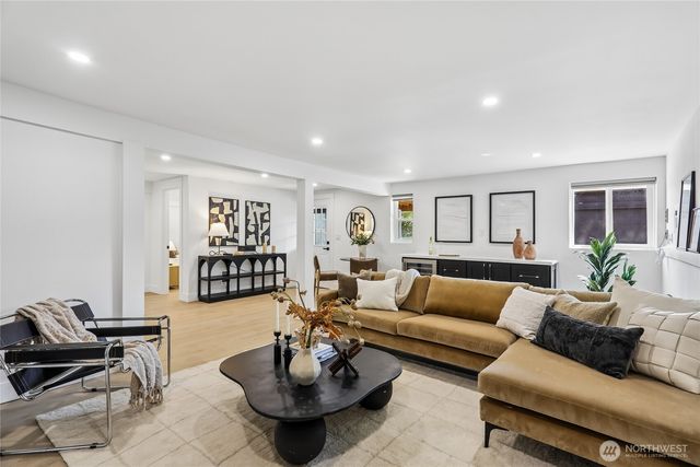 3310 9th Avenue W, Seattle, WA 98119