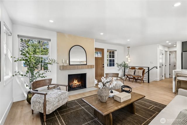 3310 9th Avenue W, Seattle, WA 98119