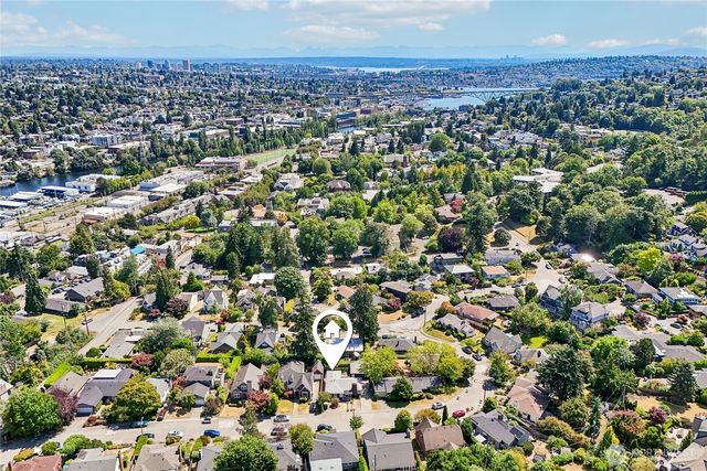 3310 9th Avenue W, Seattle, WA 98119