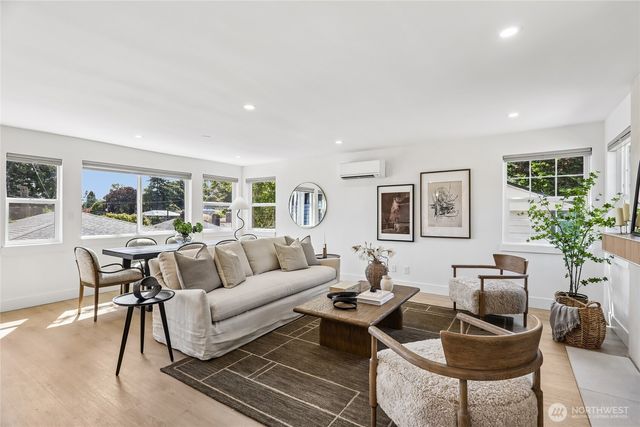 3310 9th Avenue W, Seattle, WA 98119