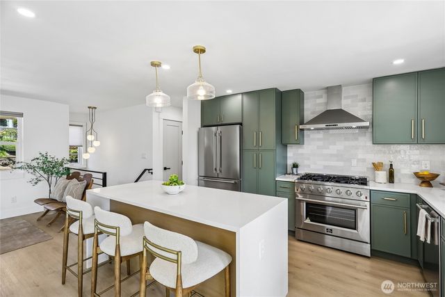 3310 9th Avenue W, Seattle, WA 98119