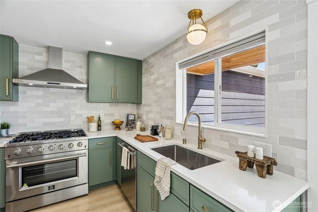 3310 9th Avenue W, Seattle, WA 98119