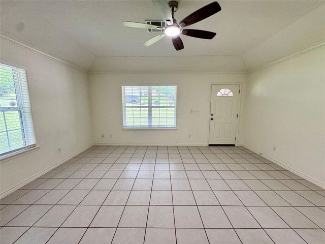 322 Green Leaf Street, Huntsville, TX 77340