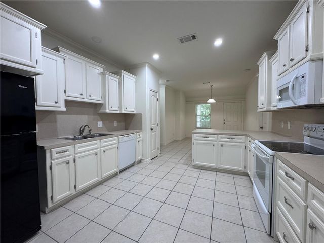322 Green Leaf Street, Huntsville, TX 77340