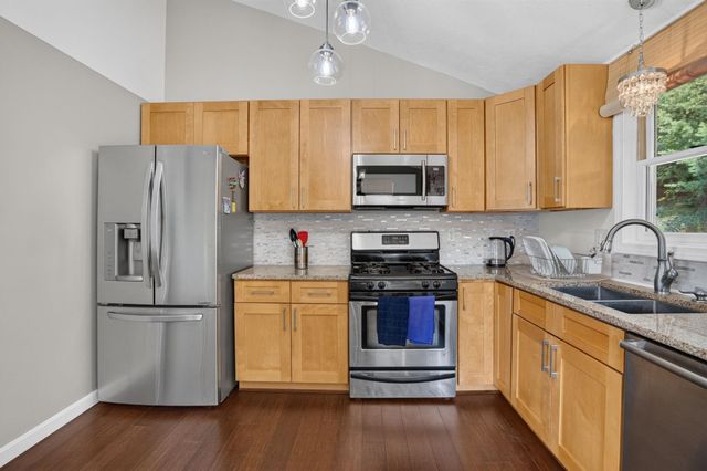 18 Cobble Hill Road, Nashua, NH 03062