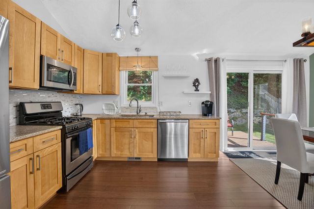 18 Cobble Hill Road, Nashua, NH 03062