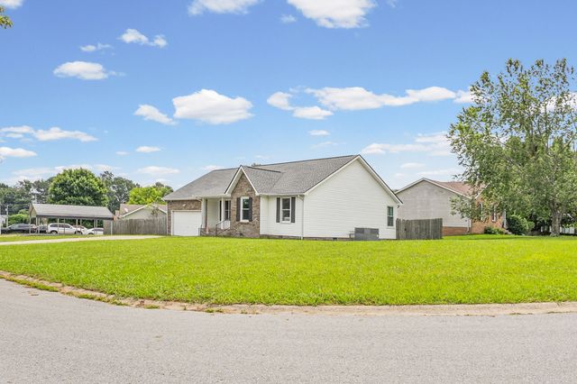 1788 Cherry Point Ct, Clarksville, TN 37042