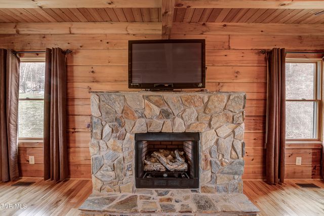 522 Deer Haven Road, Unicoi, TN 37692