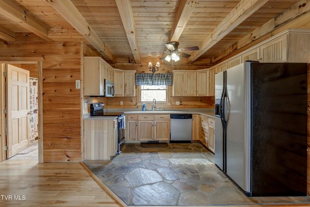 522 Deer Haven Road, Unicoi, TN 37692