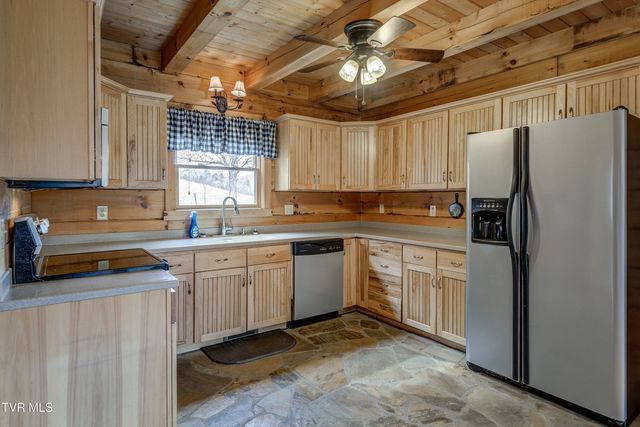 522 Deer Haven Road, Unicoi, TN 37692