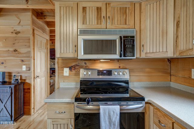 522 Deer Haven Road, Unicoi, TN 37692