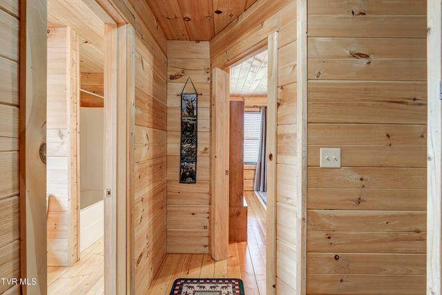 522 Deer Haven Road, Unicoi, TN 37692