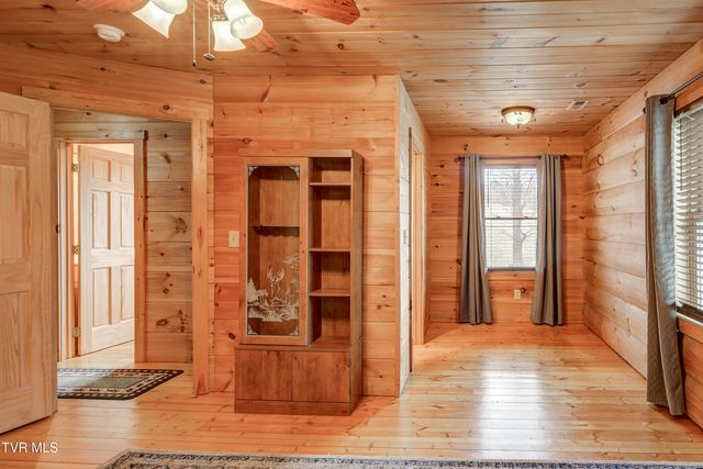 522 Deer Haven Road, Unicoi, TN 37692