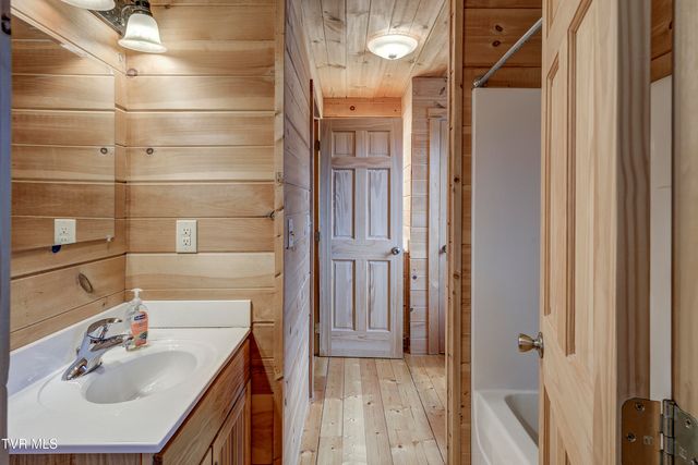 522 Deer Haven Road, Unicoi, TN 37692