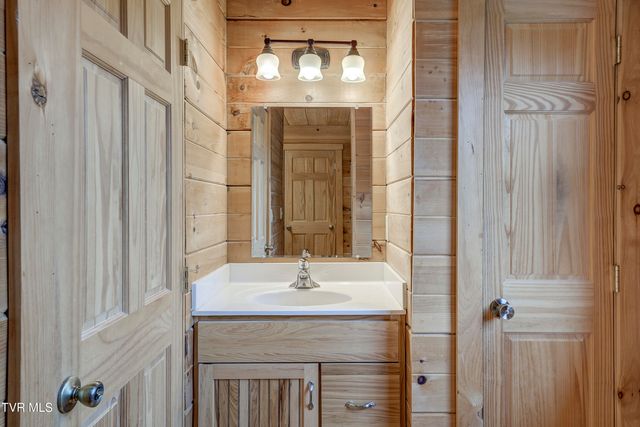 522 Deer Haven Road, Unicoi, TN 37692