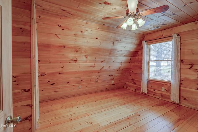 522 Deer Haven Road, Unicoi, TN 37692