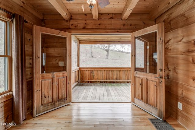 522 Deer Haven Road, Unicoi, TN 37692