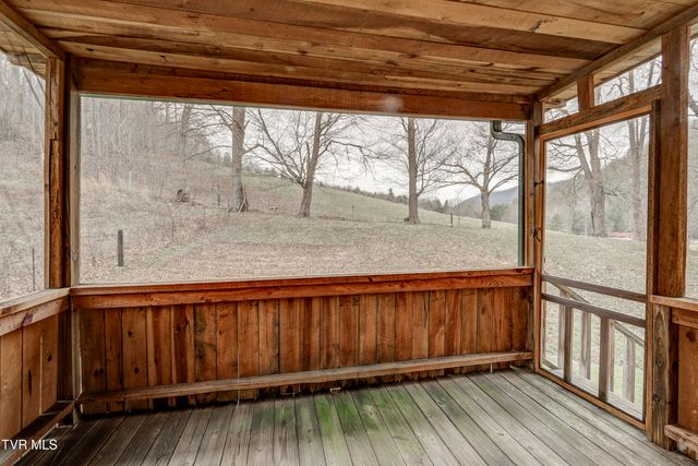 522 Deer Haven Road, Unicoi, TN 37692
