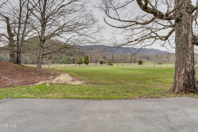 522 Deer Haven Road, Unicoi, TN 37692