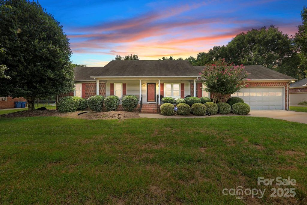 8613 Middleton Circle, Harrisburg, NC 28075