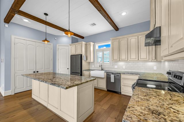 2001 Laguna Harbor Cove Blvd, Port Bolivar, TX 77650