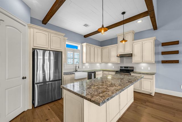 2001 Laguna Harbor Cove Blvd, Port Bolivar, TX 77650