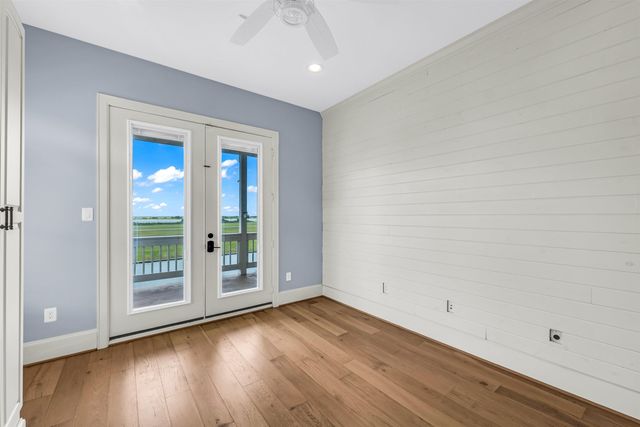 2001 Laguna Harbor Cove Blvd, Port Bolivar, TX 77650