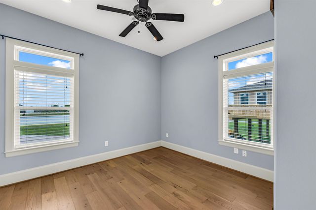 2001 Laguna Harbor Cove Blvd, Port Bolivar, TX 77650