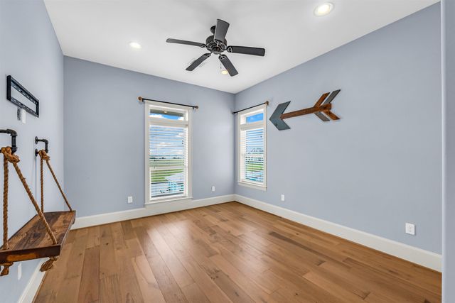 2001 Laguna Harbor Cove Blvd, Port Bolivar, TX 77650
