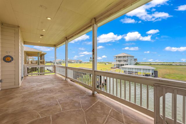 2001 Laguna Harbor Cove Blvd, Port Bolivar, TX 77650