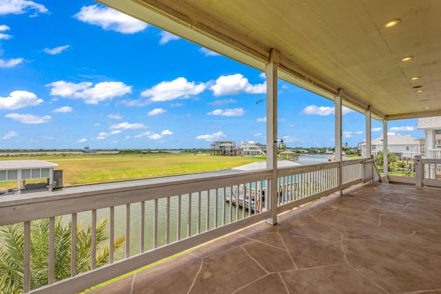 2001 Laguna Harbor Cove Blvd, Port Bolivar, TX 77650