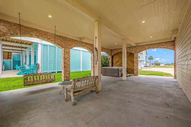 2001 Laguna Harbor Cove Blvd, Port Bolivar, TX 77650