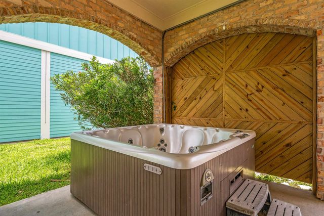 2001 Laguna Harbor Cove Blvd, Port Bolivar, TX 77650