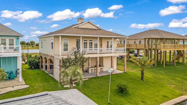 2001 Laguna Harbor Cove Blvd, Port Bolivar, TX 77650