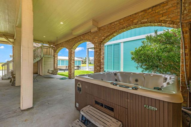 2001 Laguna Harbor Cove Blvd, Port Bolivar, TX 77650