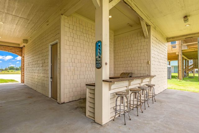 2001 Laguna Harbor Cove Blvd, Port Bolivar, TX 77650
