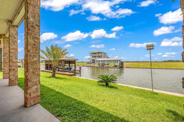 2001 Laguna Harbor Cove Blvd, Port Bolivar, TX 77650