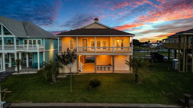 2001 Laguna Harbor Cove Blvd, Port Bolivar, TX 77650