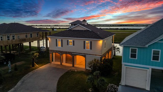 2001 Laguna Harbor Cove Blvd, Port Bolivar, TX 77650