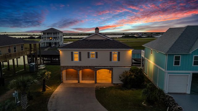2001 Laguna Harbor Cove Blvd, Port Bolivar, TX 77650