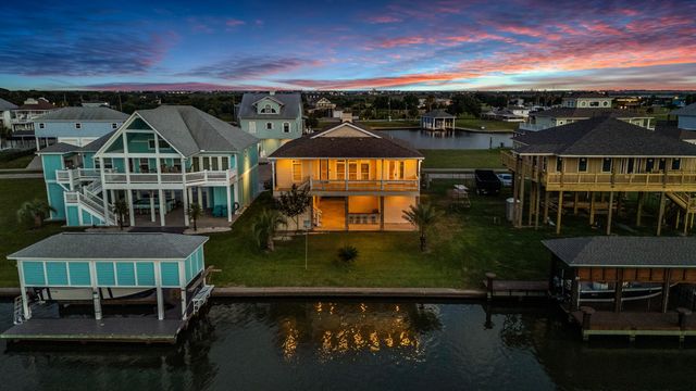 2001 Laguna Harbor Cove Blvd, Port Bolivar, TX 77650